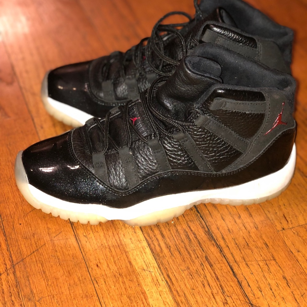 Jordan 11 72-10 “ Holiday Release “ 🖤